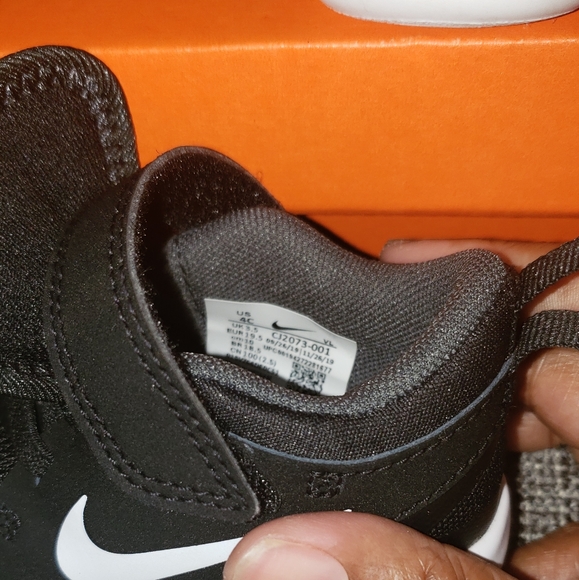 Nike shoes - Picture 8 of 8